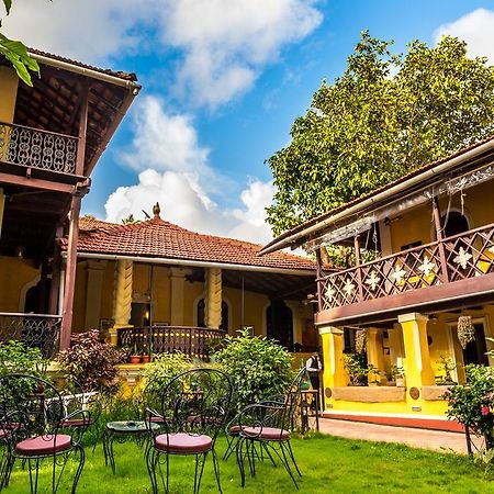 Casa Menezes - A Heritage Goan Homestay Bambolim Exteriör bild