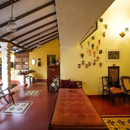 Casa Menezes - A Heritage Goan Homestay Bambolim Exteriör bild