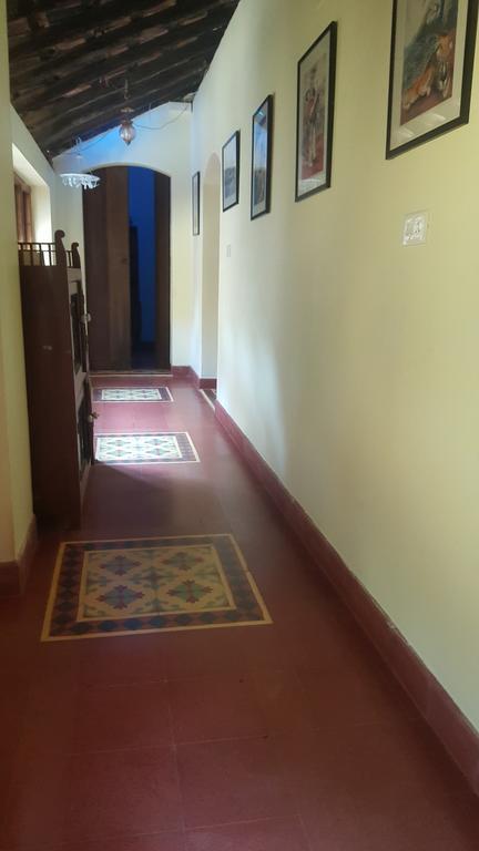 Casa Menezes - A Heritage Goan Homestay Bambolim Rum bild