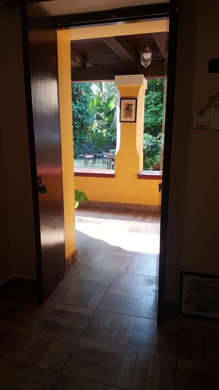 Casa Menezes - A Heritage Goan Homestay Bambolim Rum bild