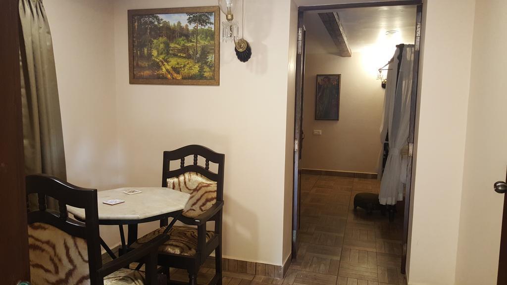 Casa Menezes - A Heritage Goan Homestay Bambolim Rum bild