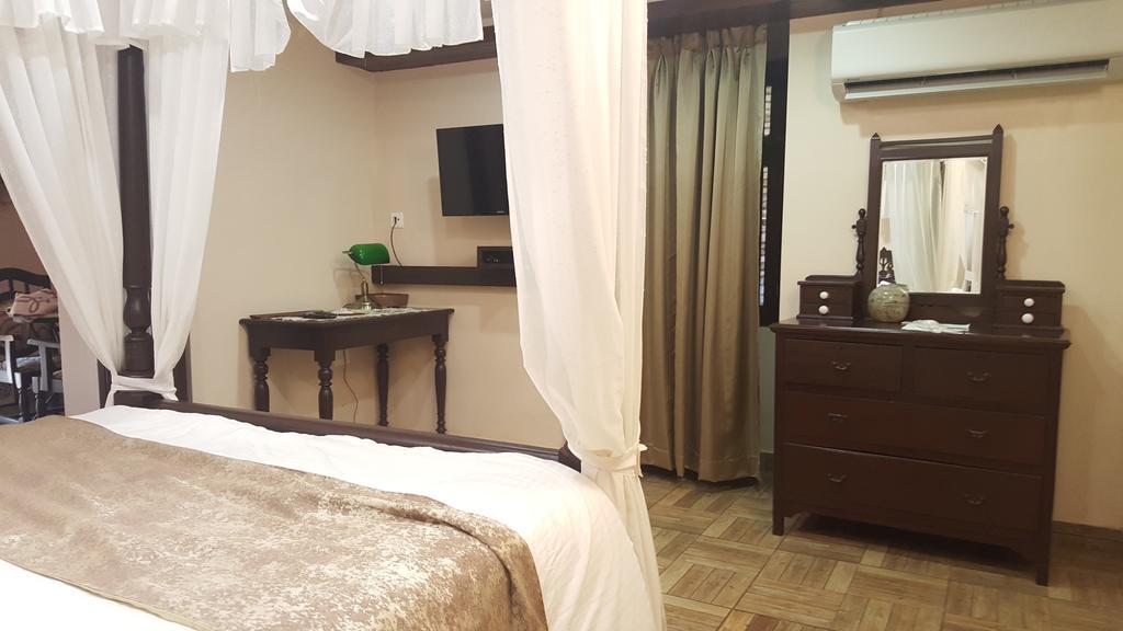 Casa Menezes - A Heritage Goan Homestay Bambolim Rum bild