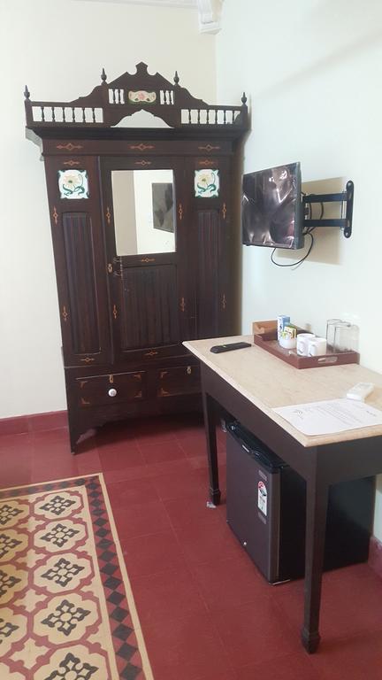 Casa Menezes - A Heritage Goan Homestay Bambolim Rum bild