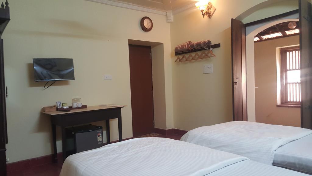 Casa Menezes - A Heritage Goan Homestay Bambolim Rum bild