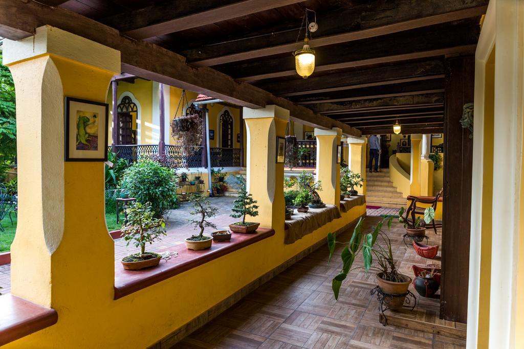 Casa Menezes - A Heritage Goan Homestay Bambolim Exteriör bild