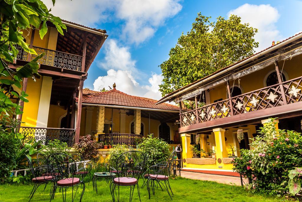 Casa Menezes - A Heritage Goan Homestay Bambolim Exteriör bild