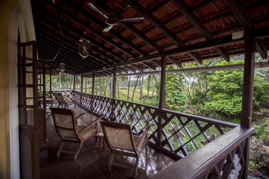 Casa Menezes - A Heritage Goan Homestay Bambolim Rum bild