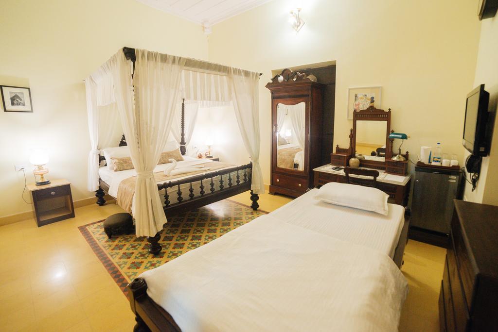 Casa Menezes - A Heritage Goan Homestay Bambolim Exteriör bild