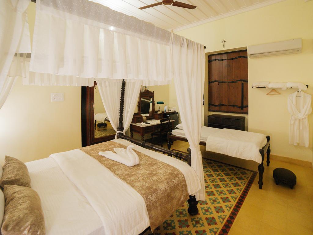 Casa Menezes - A Heritage Goan Homestay Bambolim Exteriör bild
