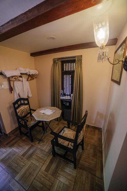 Casa Menezes - A Heritage Goan Homestay Bambolim Exteriör bild