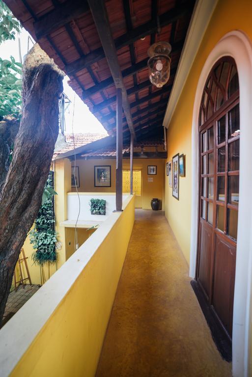 Casa Menezes - A Heritage Goan Homestay Bambolim Exteriör bild