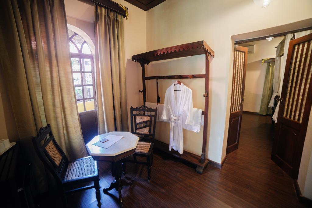 Casa Menezes - A Heritage Goan Homestay Bambolim Exteriör bild
