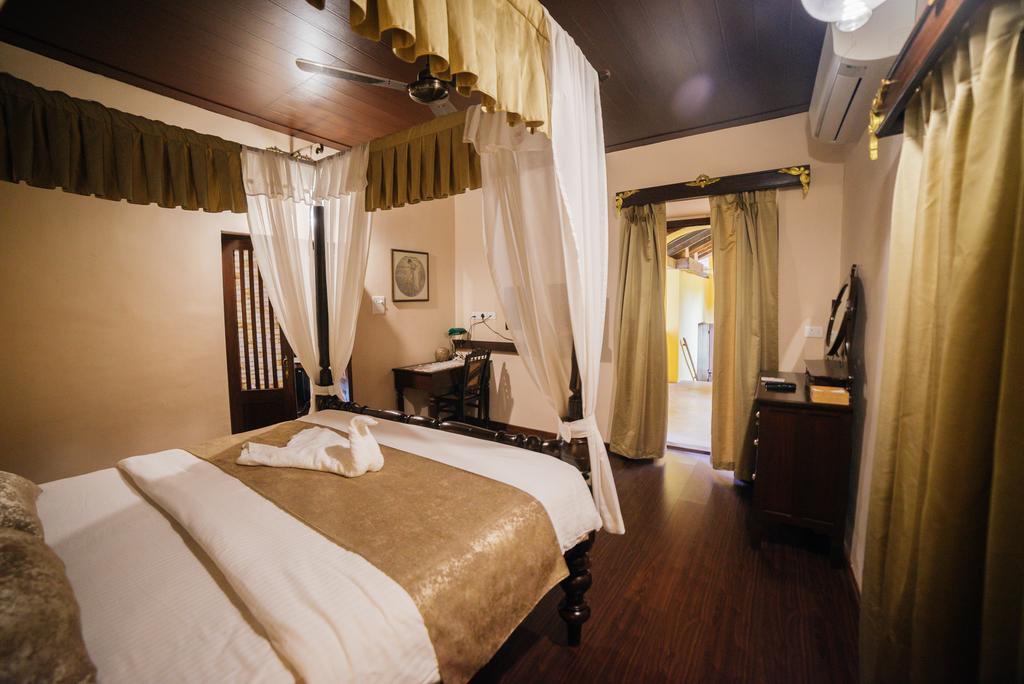 Casa Menezes - A Heritage Goan Homestay Bambolim Exteriör bild