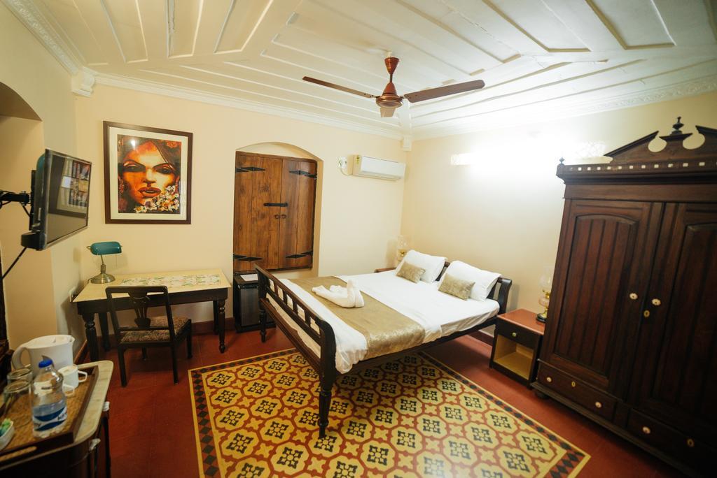 Casa Menezes - A Heritage Goan Homestay Bambolim Exteriör bild