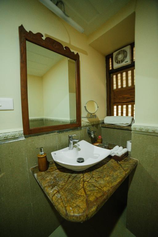 Casa Menezes - A Heritage Goan Homestay Bambolim Exteriör bild